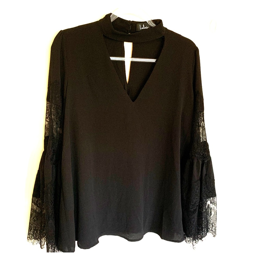 Lulu’s Keyhole and Lace Blouse